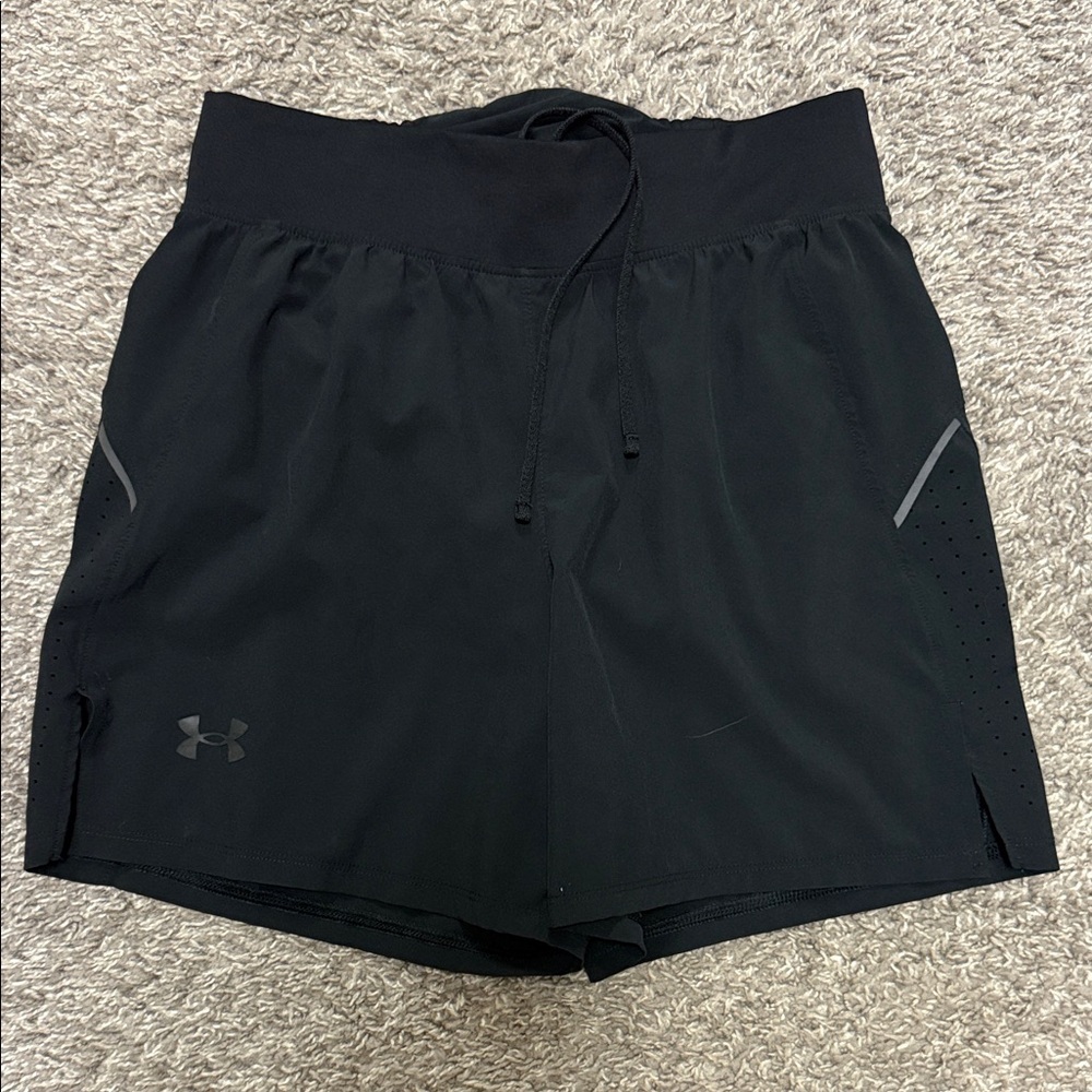 EUC Men’s Under Armour Run Shorts, Fitted with Liner, Black Size Small